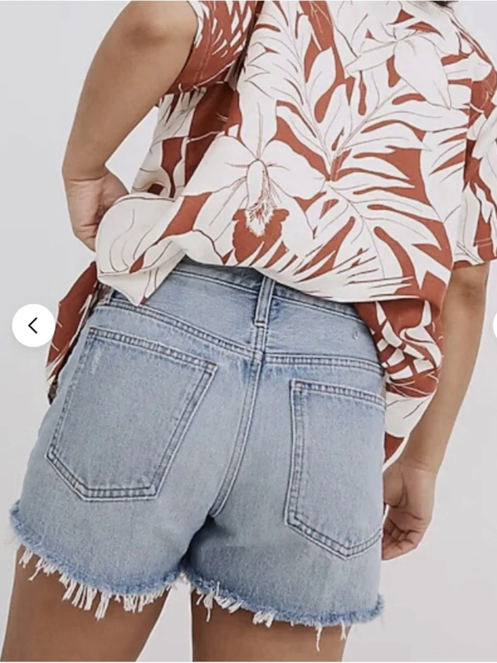 Like New Madewell Relaxed Denim Shorts Button Fly MD739 Size 31 - Picture 2 of 16